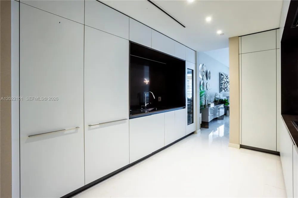 300 Biscayne Boulevard Way #2203C Miami, FL 33131