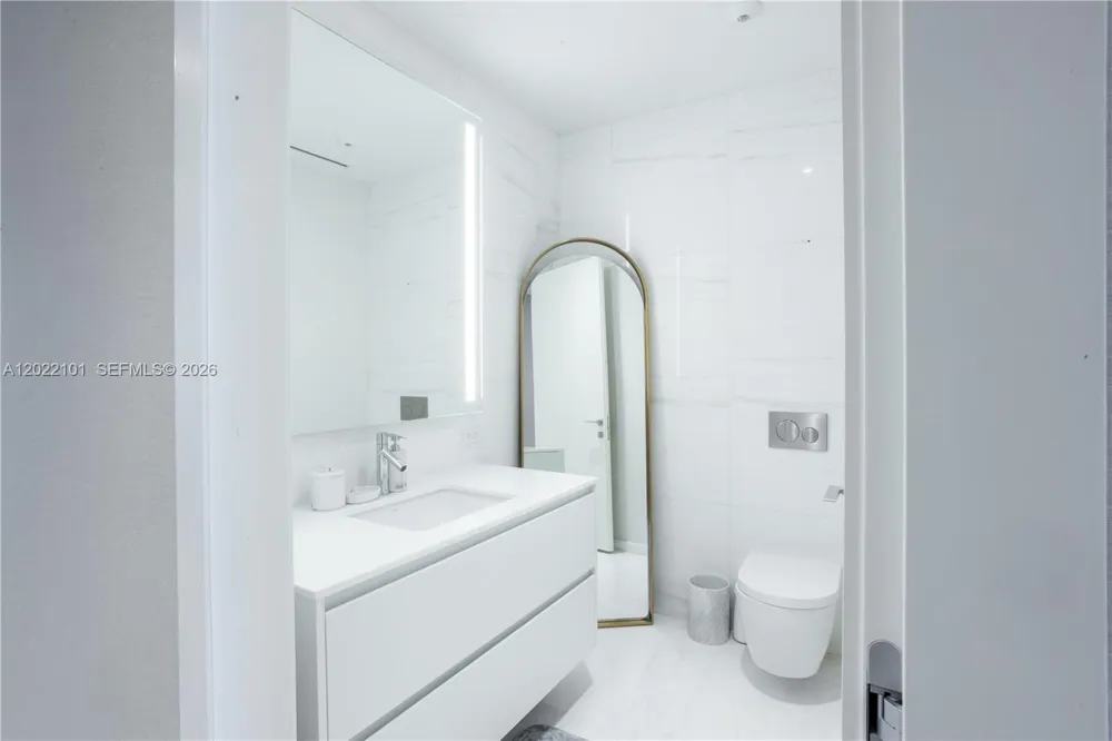 300 Biscayne Boulevard Way #2203C Miami, FL 33131