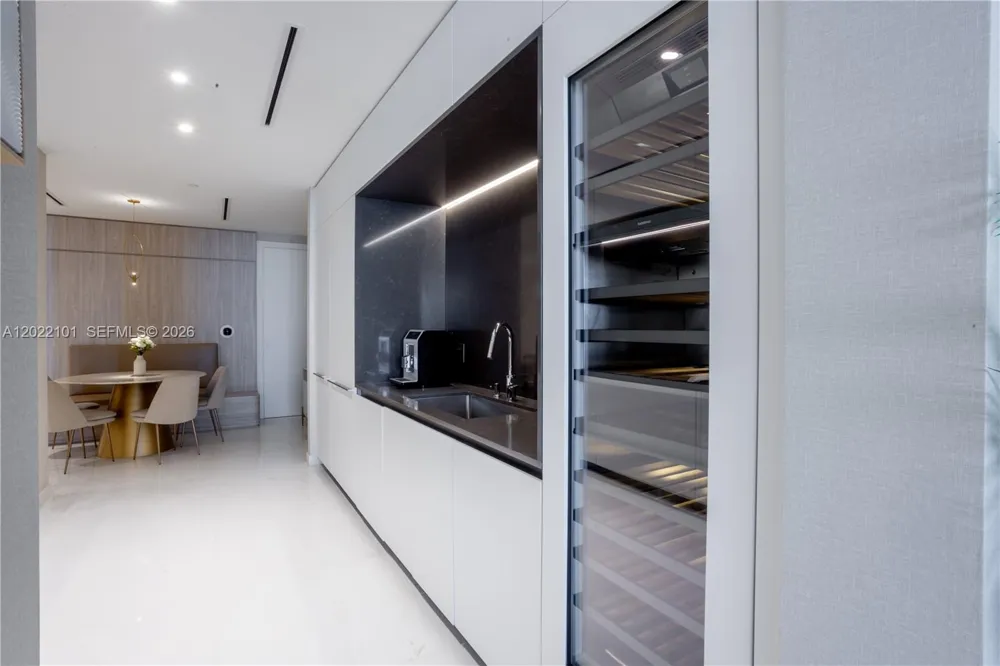 300 Biscayne Boulevard Way #2203C Miami, FL 33131