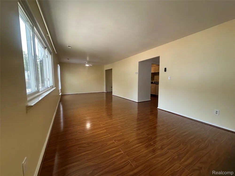 509 E University Drive Rochester City, MI 48307
