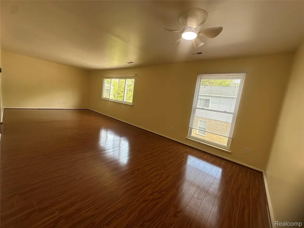 509 E University Drive Rochester City, MI 48307