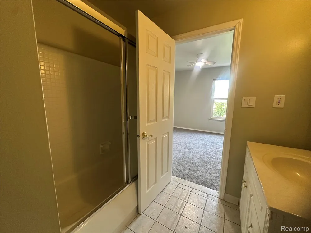 509 E University Drive Rochester City, MI 48307