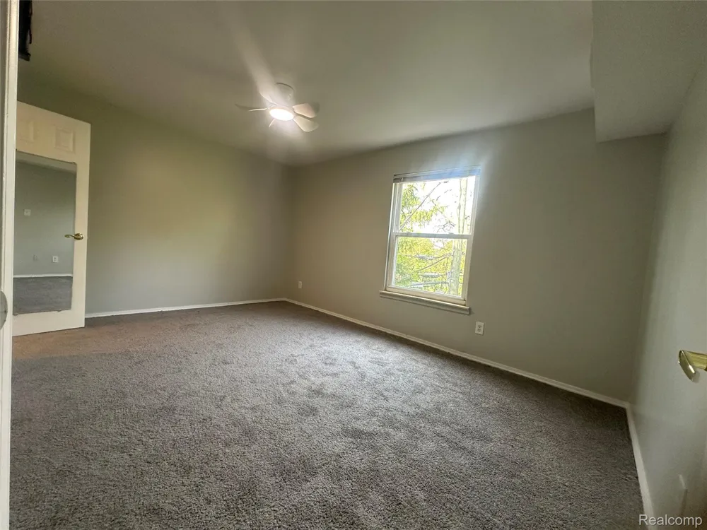 509 E University Drive Rochester City, MI 48307