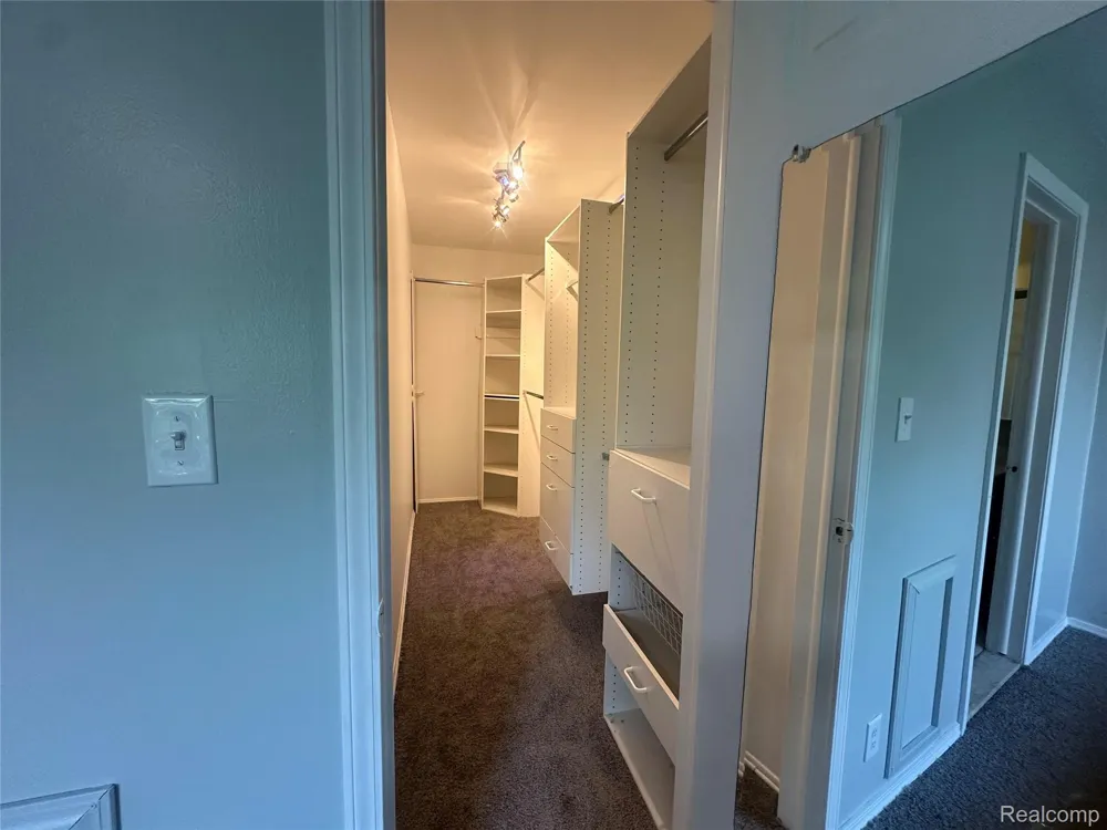 509 E University Drive Rochester City, MI 48307