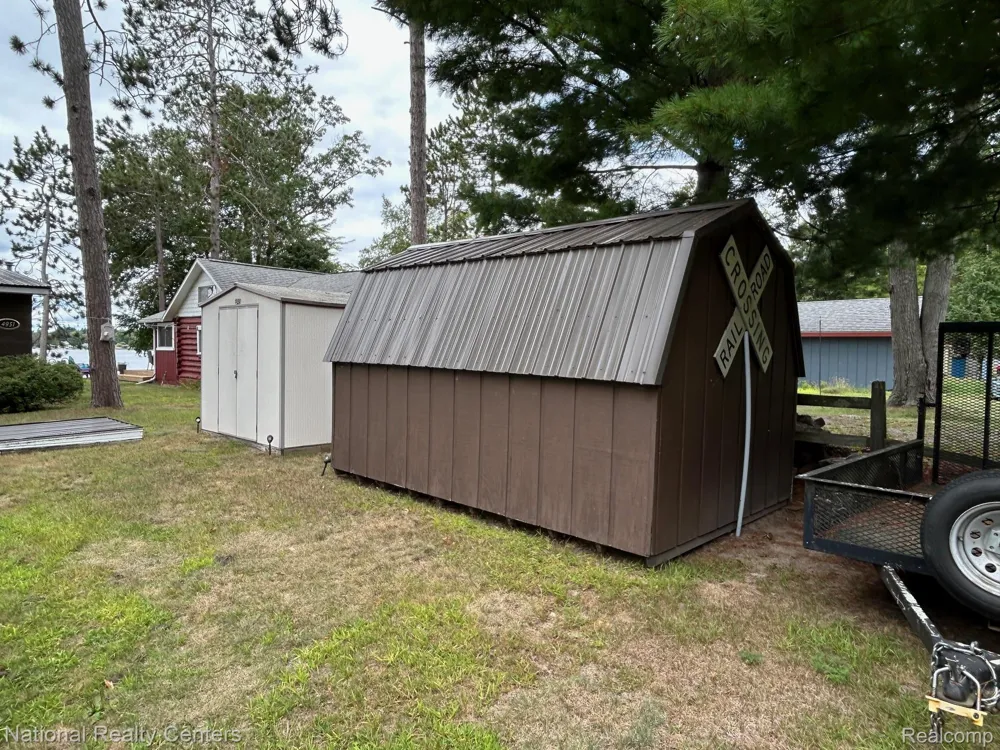 4951 Kokosing Road Plainfield Township, MI 48739