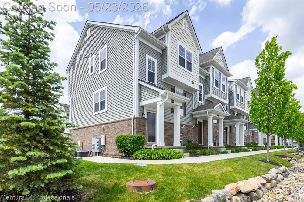 4918 TREESIDE LANE #27 Troy City, MI 48098