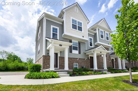 4918 TREESIDE LANE #27