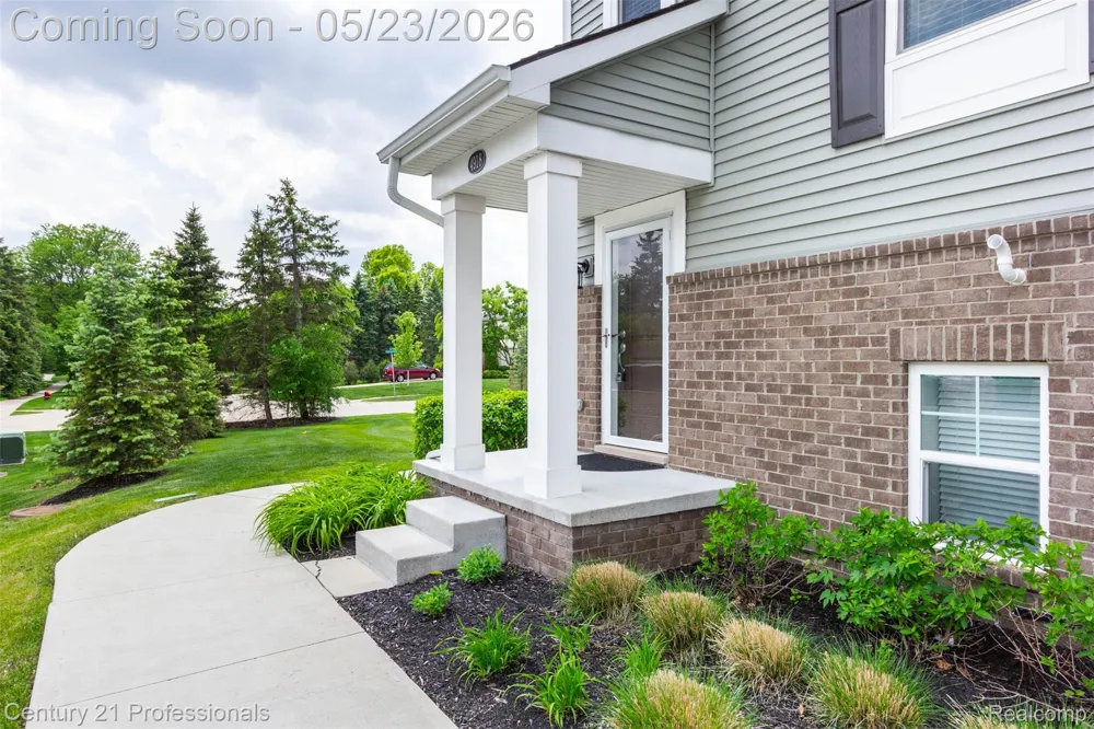 4918 TREESIDE LANE #27 Troy City, MI 48098
