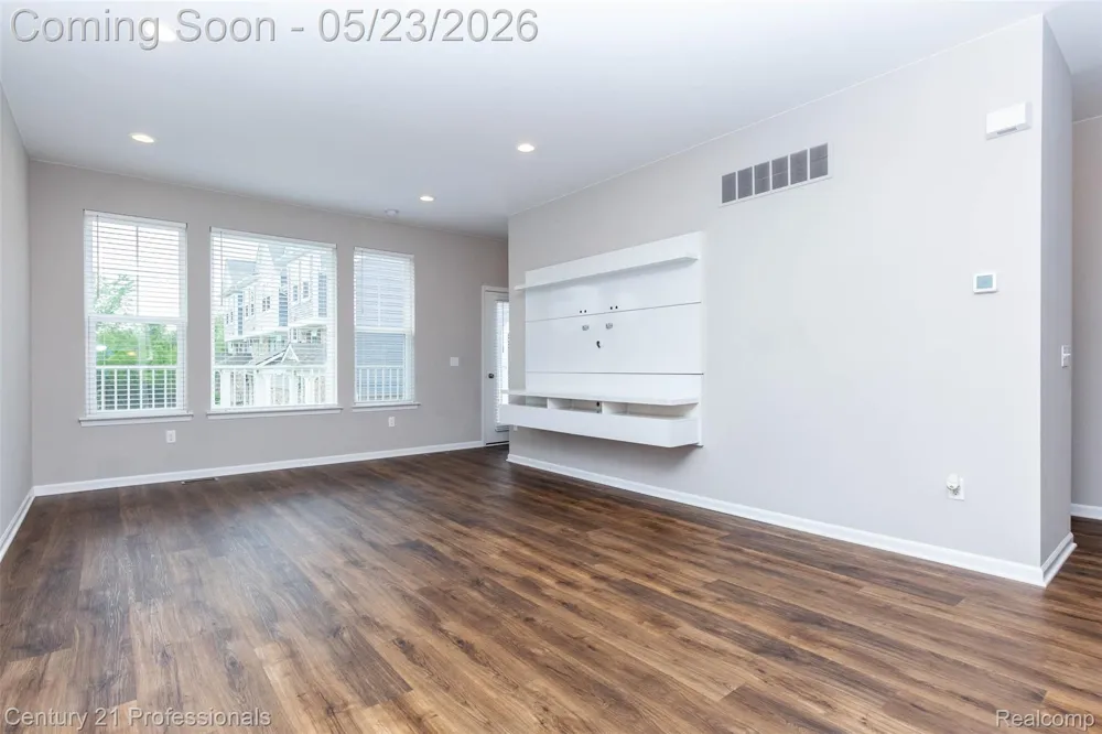 4918 TREESIDE LANE #27 Troy City, MI 48098