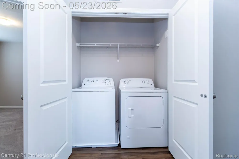 4918 TREESIDE LANE #27 Troy City, MI 48098