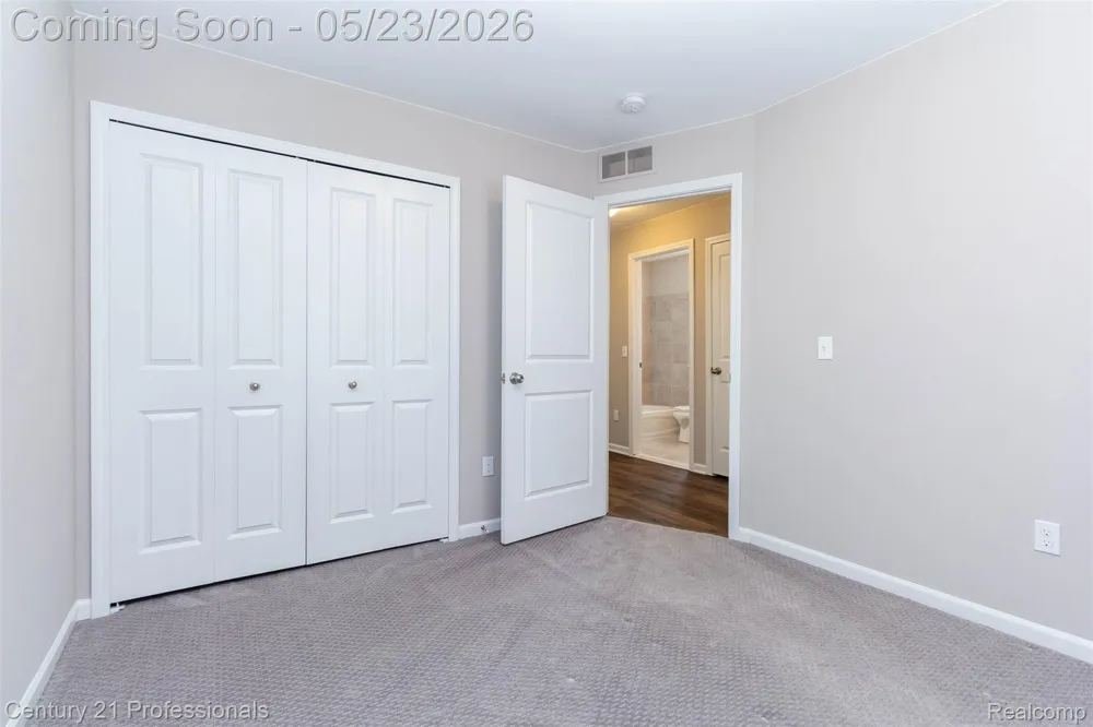 4918 TREESIDE LANE #27 Troy City, MI 48098
