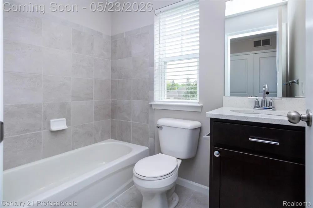 4918 TREESIDE LANE #27 Troy City, MI 48098