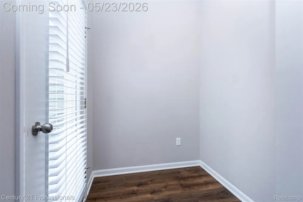 4918 TREESIDE LANE #27 Troy City, MI 48098