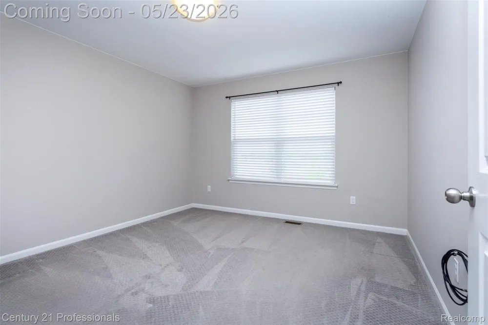 4918 TREESIDE LANE #27 Troy City, MI 48098
