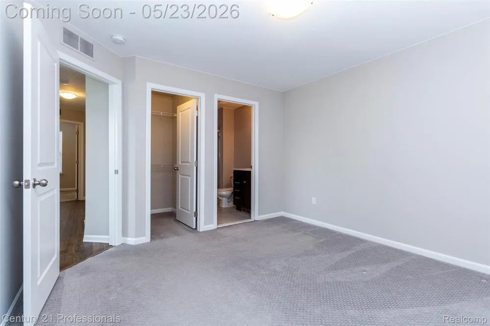 4918 TREESIDE LANE #27 Troy City, MI 48098