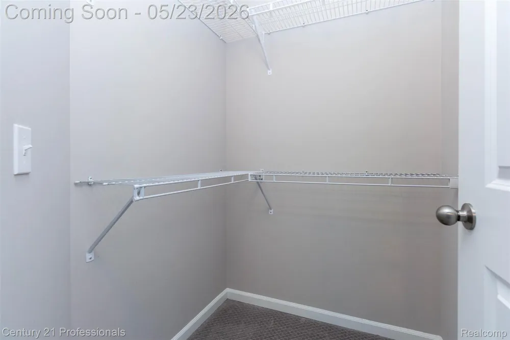 4918 TREESIDE LANE #27 Troy City, MI 48098