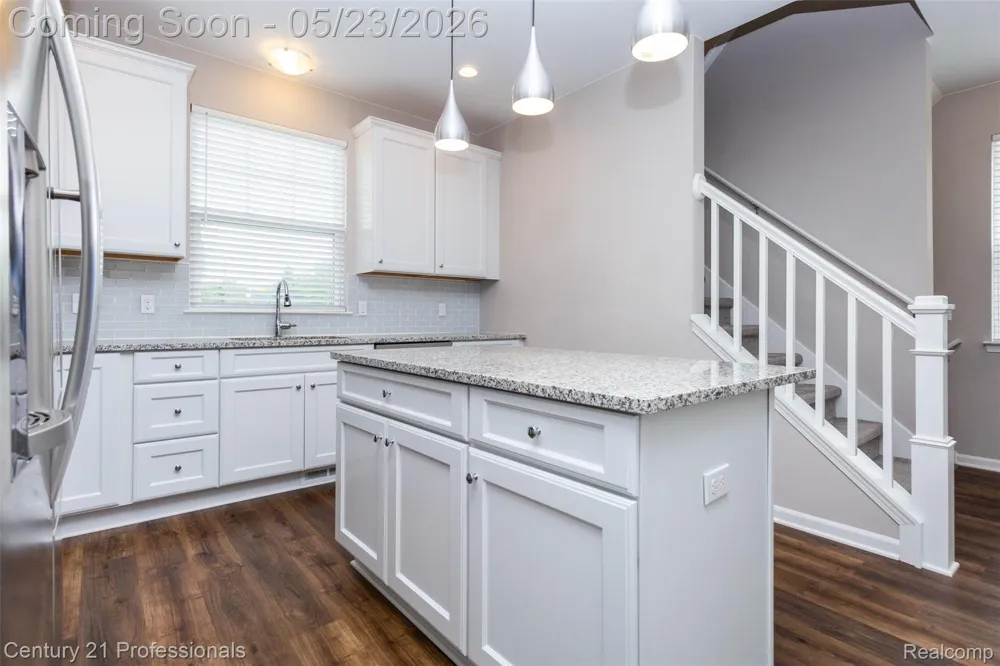 4918 TREESIDE LANE #27 Troy City, MI 48098