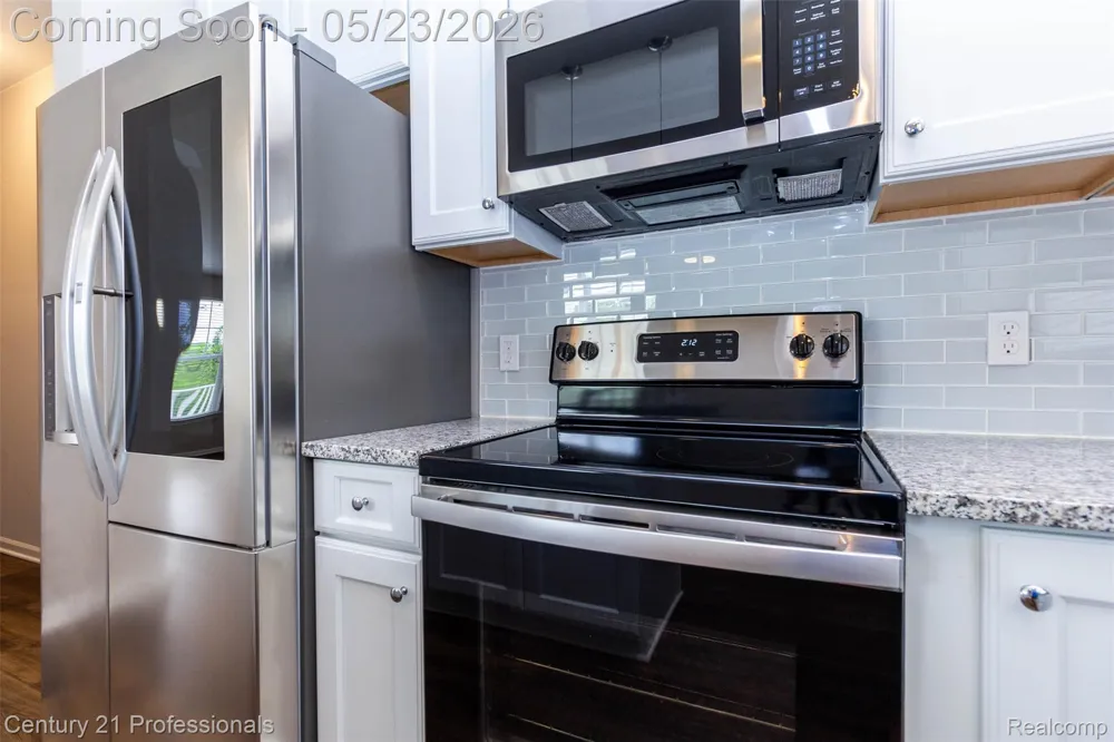 4918 TREESIDE LANE #27 Troy City, MI 48098