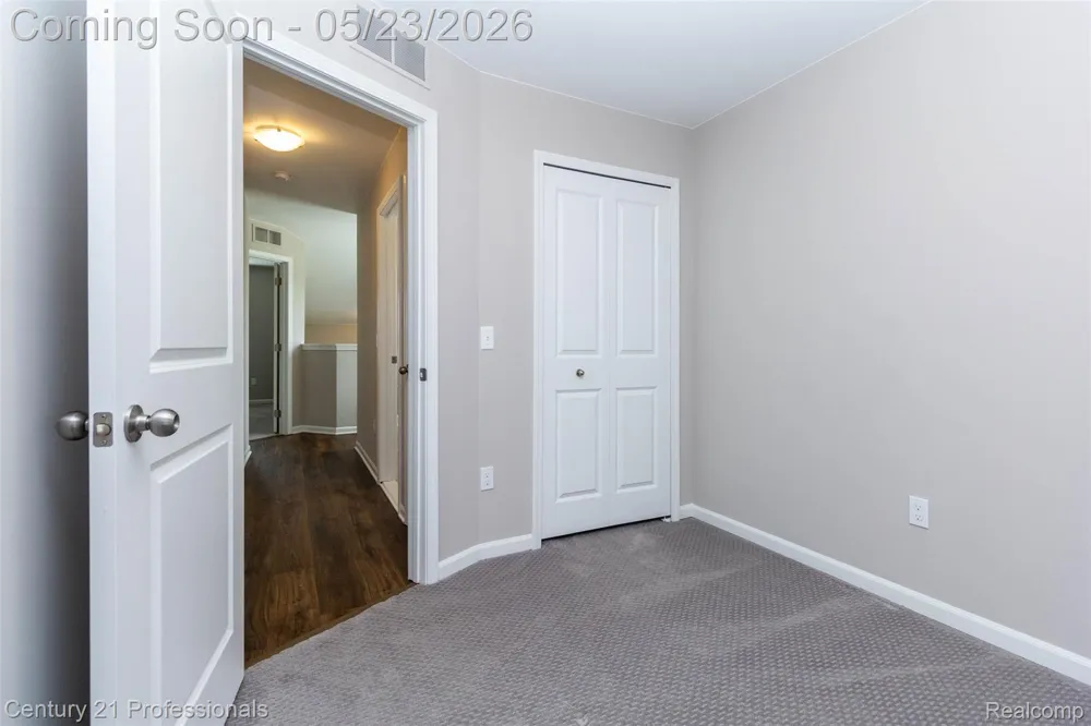 4918 TREESIDE LANE #27 Troy City, MI 48098