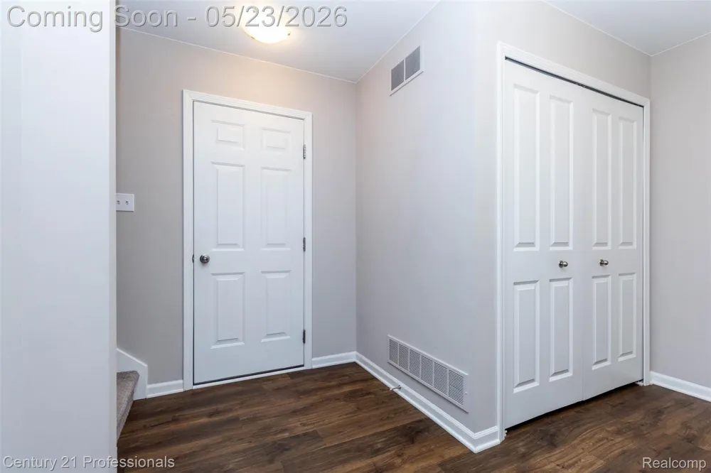 4918 TREESIDE LANE #27 Troy City, MI 48098
