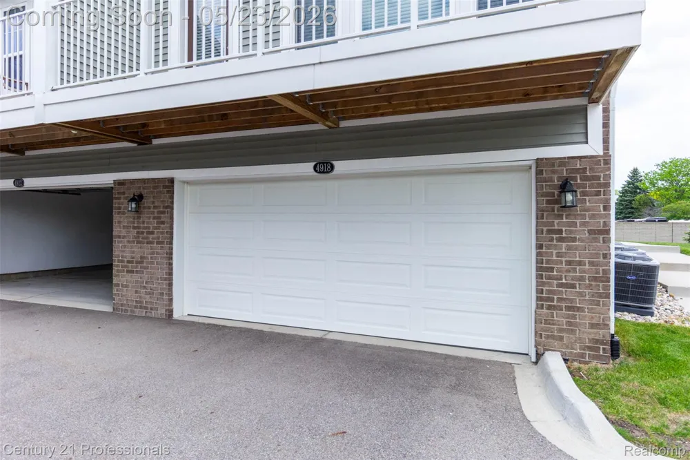 4918 TREESIDE LANE #27 Troy City, MI 48098