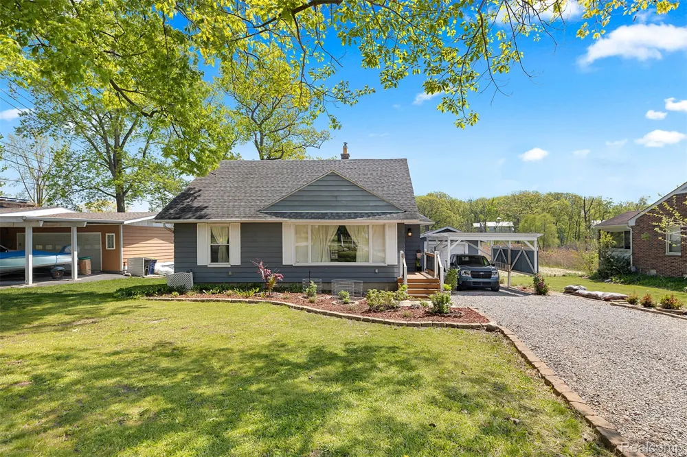 22827 Meridian Road Grosse Ile Township, MI 48138