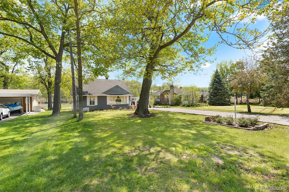 22827 Meridian Road Grosse Ile Township, MI 48138