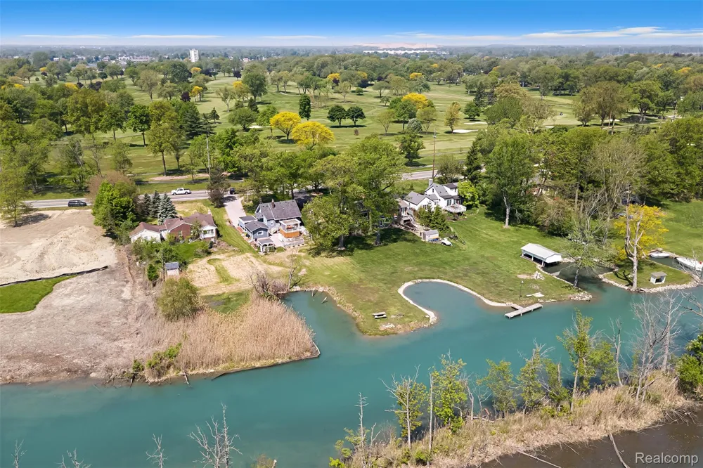 22827 Meridian Road Grosse Ile Township, MI 48138