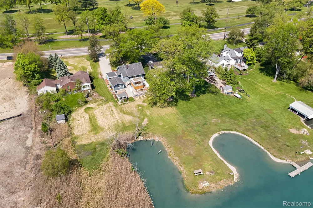 22827 Meridian Road Grosse Ile Township, MI 48138