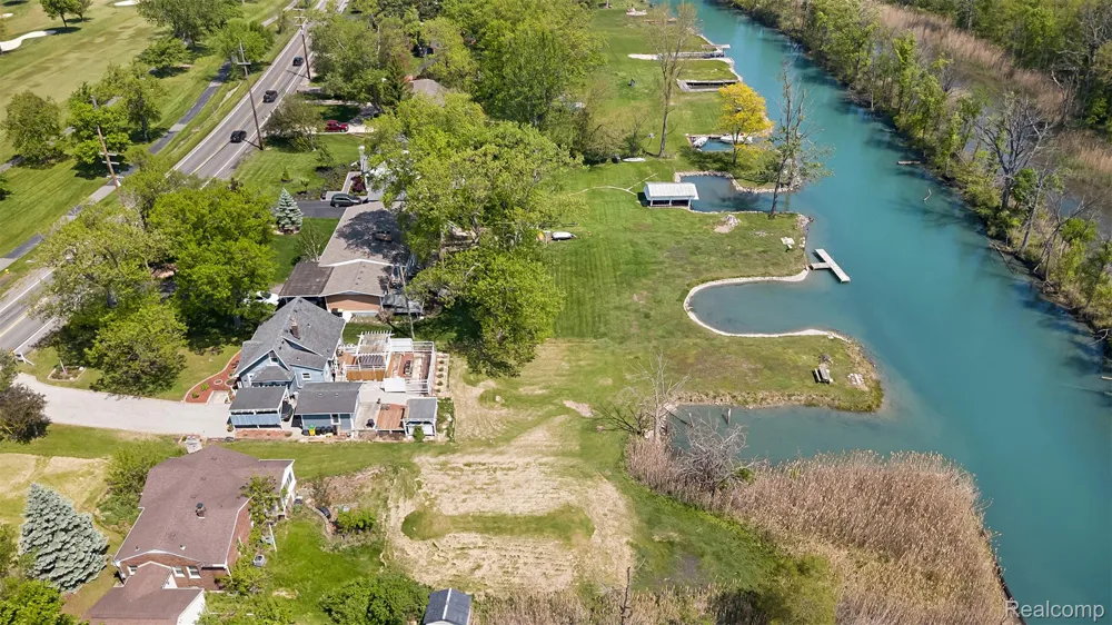 22827 Meridian Road Grosse Ile Township, MI 48138