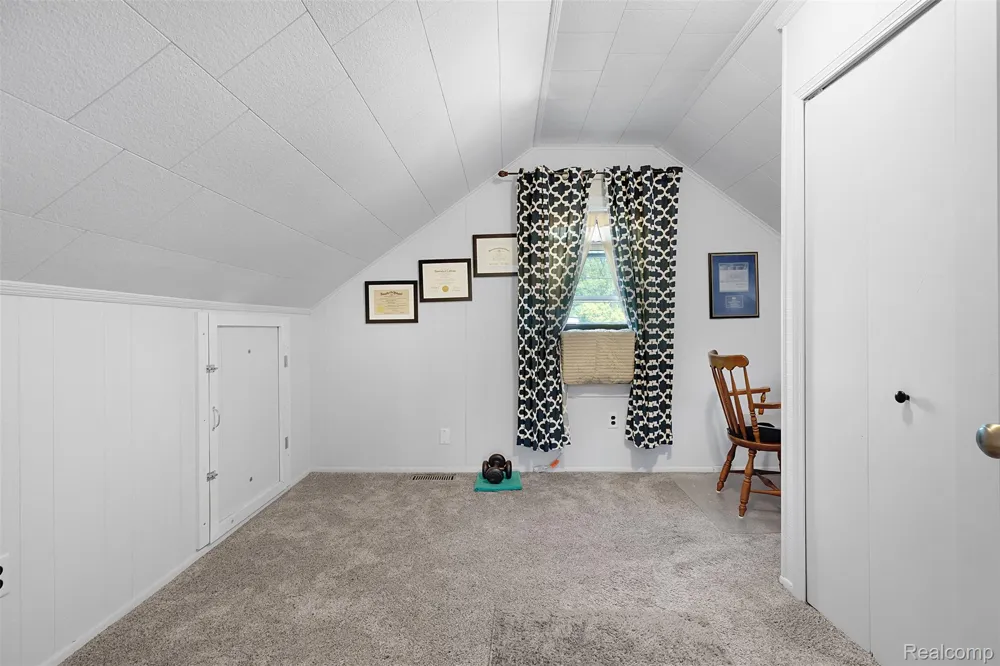 22827 Meridian Road Grosse Ile Township, MI 48138
