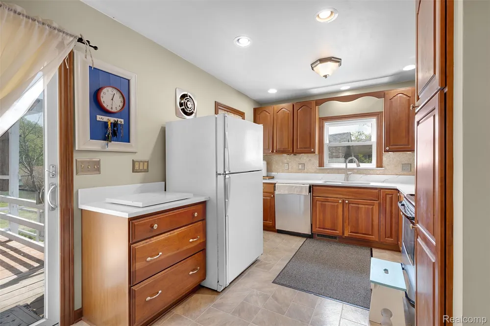 22827 Meridian Road Grosse Ile Township, MI 48138