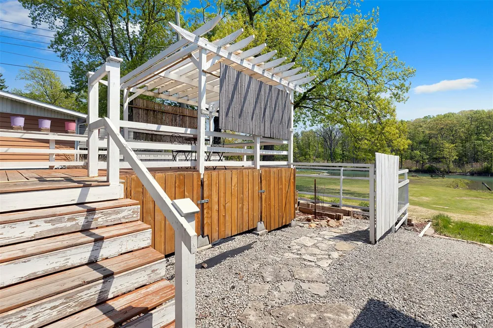 22827 Meridian Road Grosse Ile Township, MI 48138