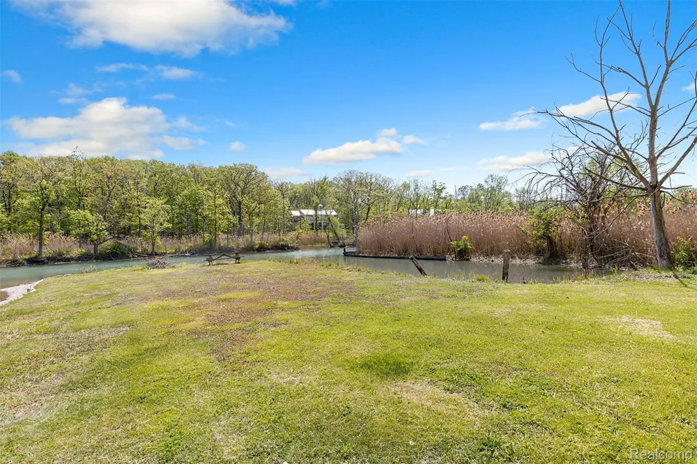 22827 Meridian Road Grosse Ile Township, MI 48138