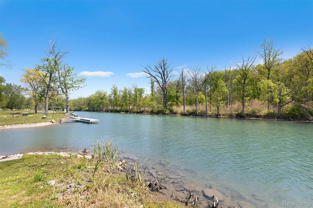 22827 Meridian Road Grosse Ile Township, MI 48138
