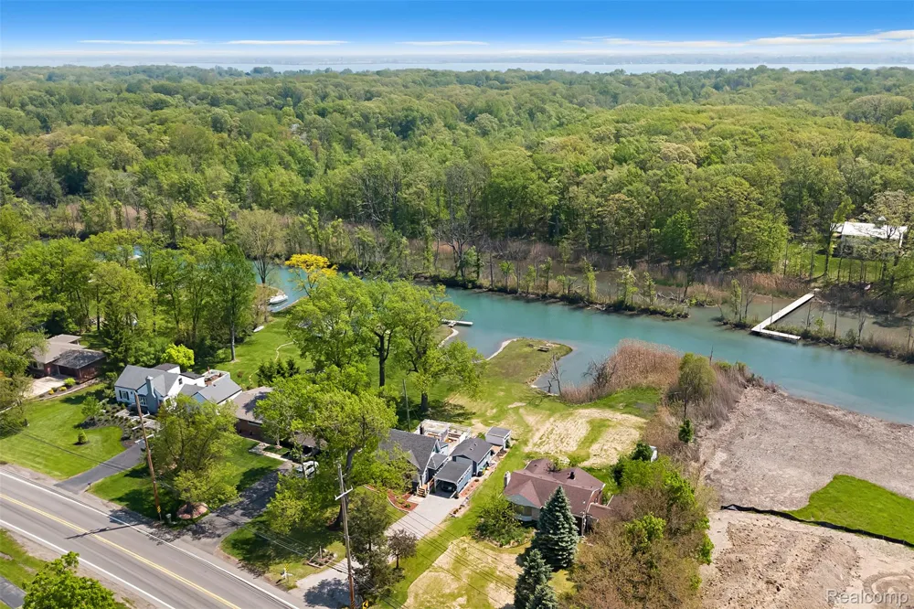 22827 Meridian Road Grosse Ile Township, MI 48138