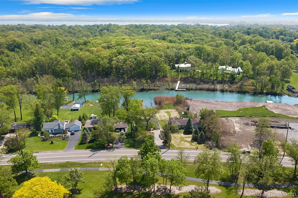 22827 Meridian Road Grosse Ile Township, MI 48138