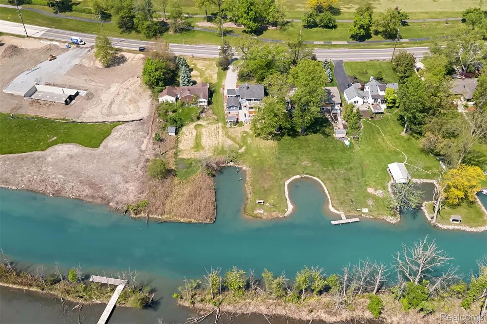 22827 Meridian Road Grosse Ile Township, MI 48138
