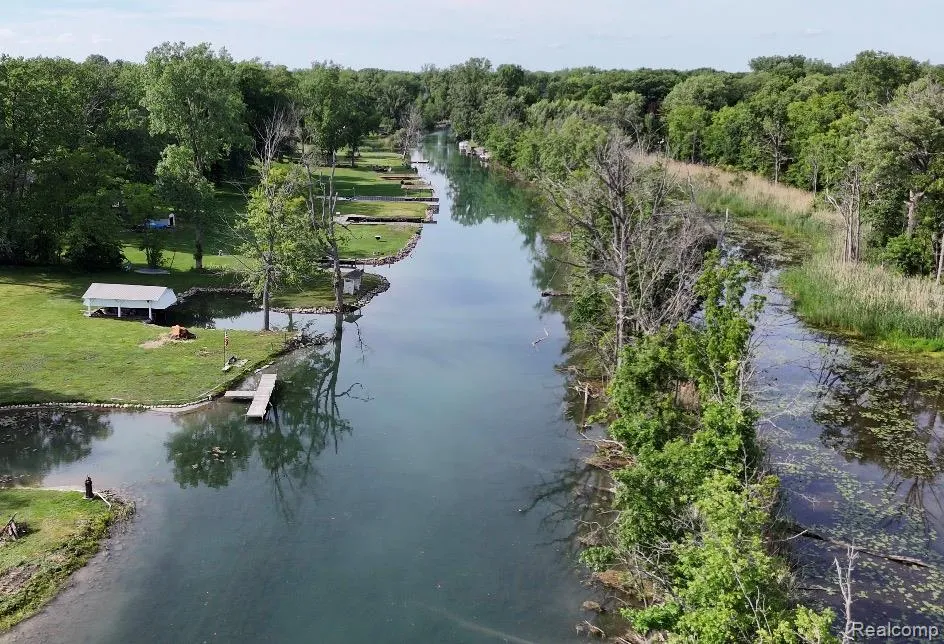 22827 Meridian Road Grosse Ile Township, MI 48138