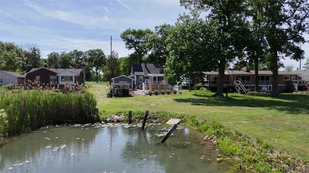 22827 Meridian Road Grosse Ile Township, MI 48138