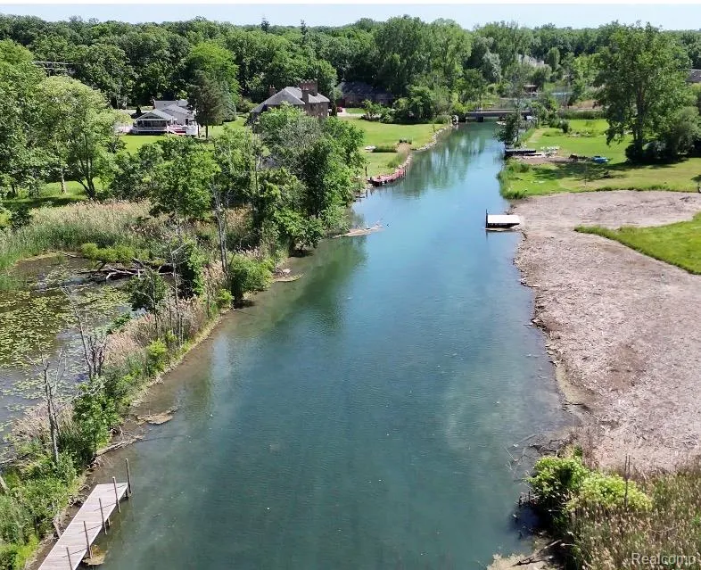 22827 Meridian Road Grosse Ile Township, MI 48138