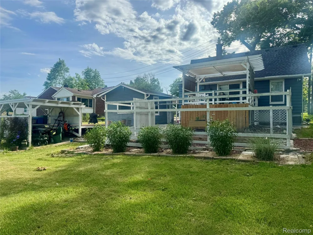 22827 Meridian Road Grosse Ile Township, MI 48138