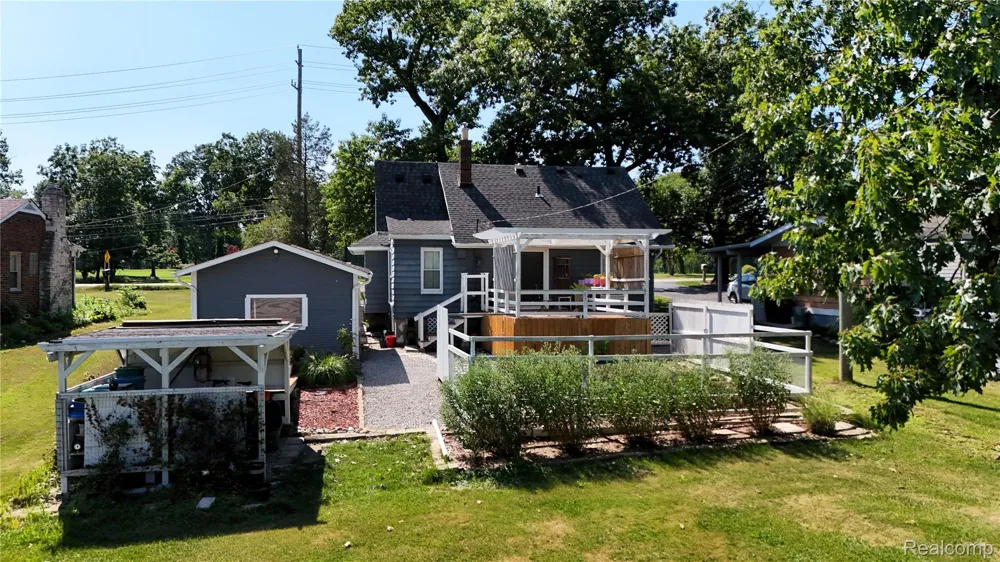 22827 Meridian Road Grosse Ile Township, MI 48138