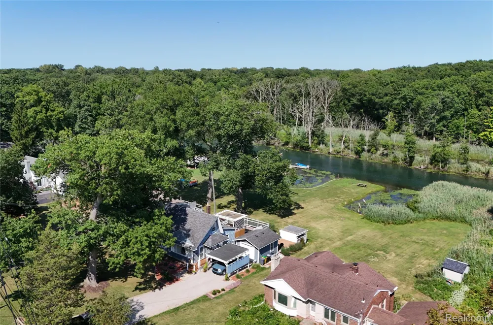 22827 Meridian Road Grosse Ile Township, MI 48138