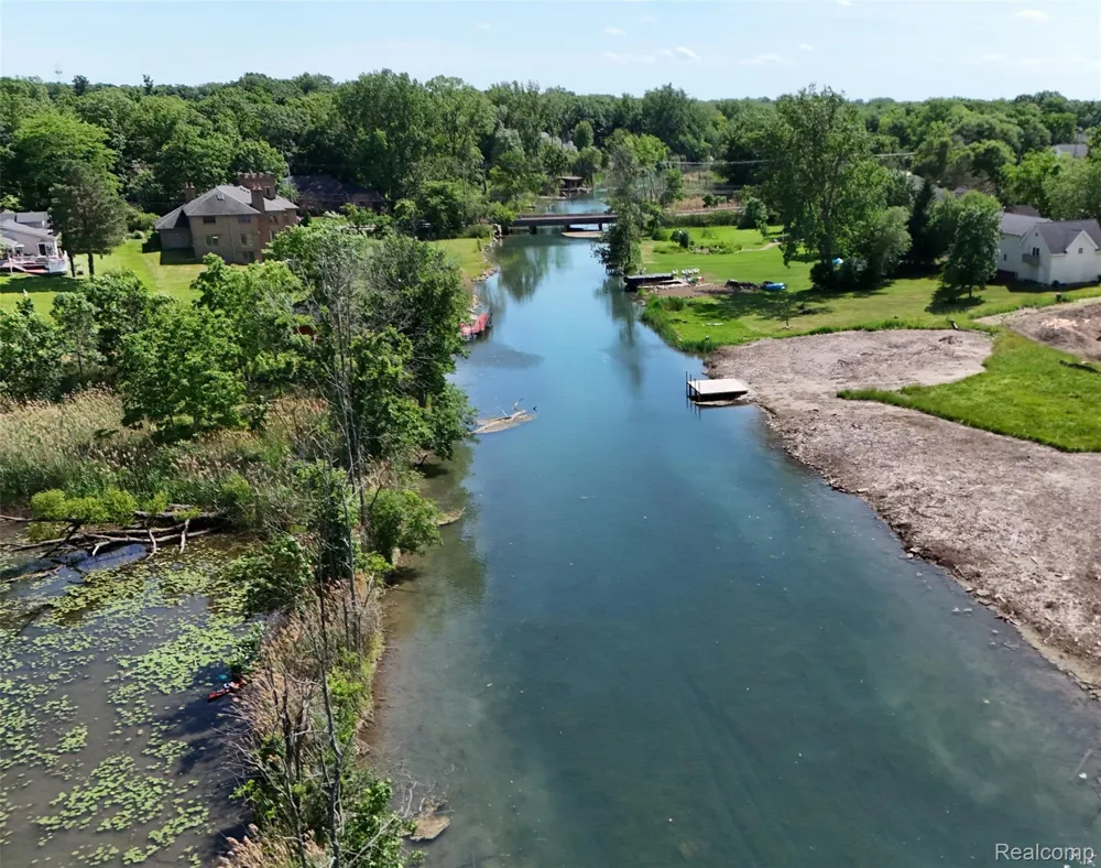 22827 Meridian Road Grosse Ile Township, MI 48138