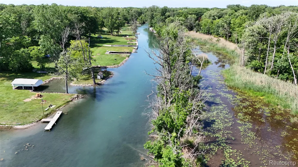22827 Meridian Road Grosse Ile Township, MI 48138