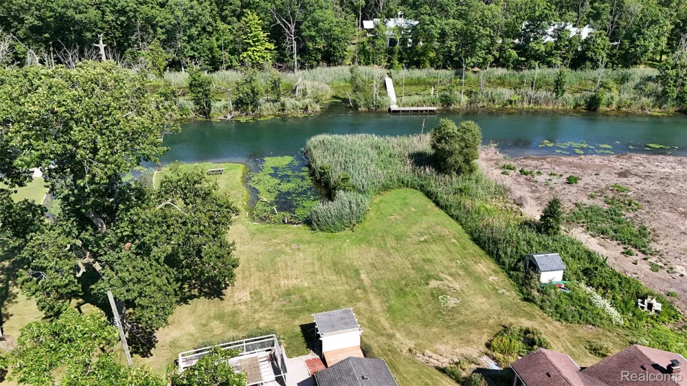22827 Meridian Road Grosse Ile Township, MI 48138