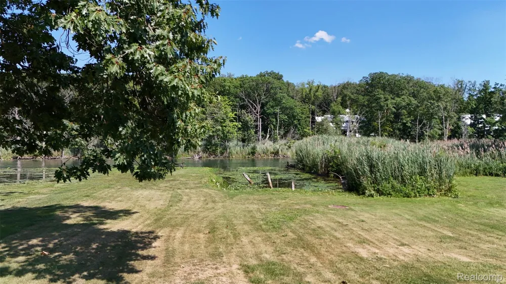 22827 Meridian Road Grosse Ile Township, MI 48138