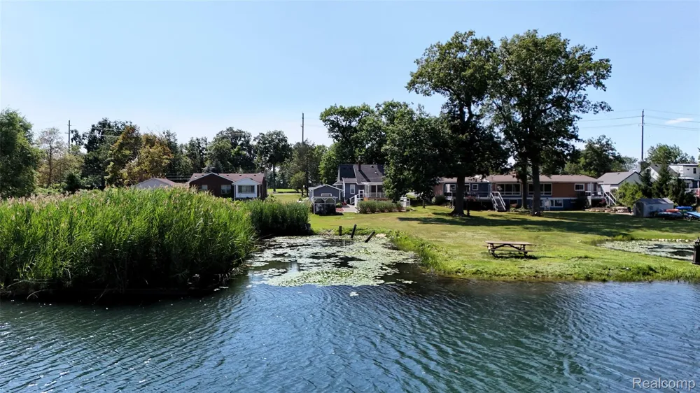 22827 Meridian Road Grosse Ile Township, MI 48138