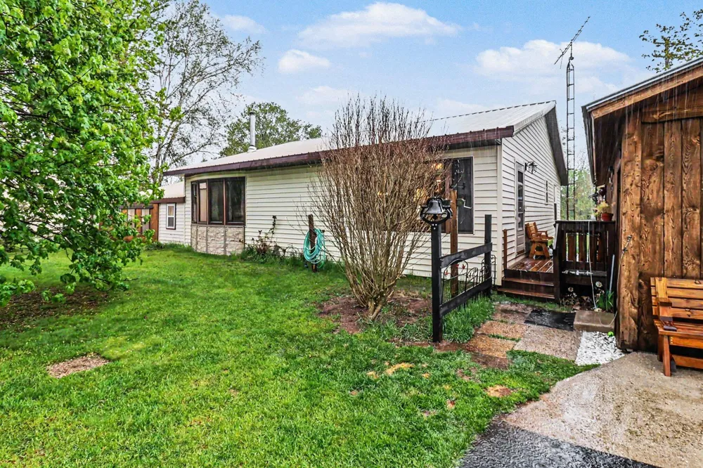 5739 Benzie Highway Joyfield Township, MI 49616